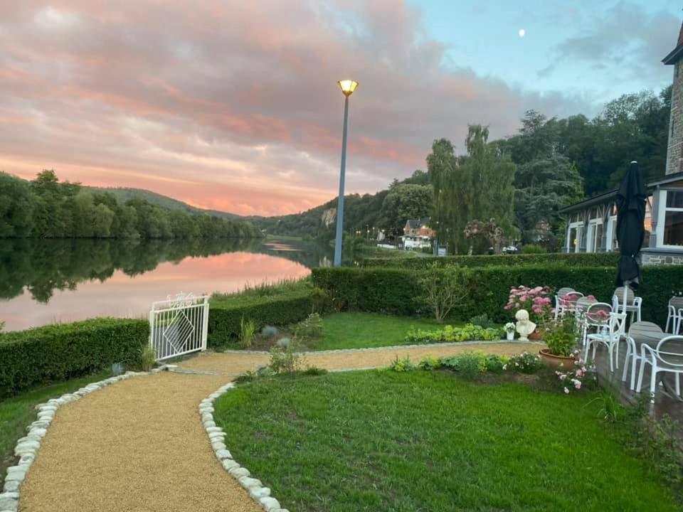 Logis Le P'Tit Rouillon Au Rythme De La Meuse Leilighet Annevoie-Rouillon Eksteriør bilde